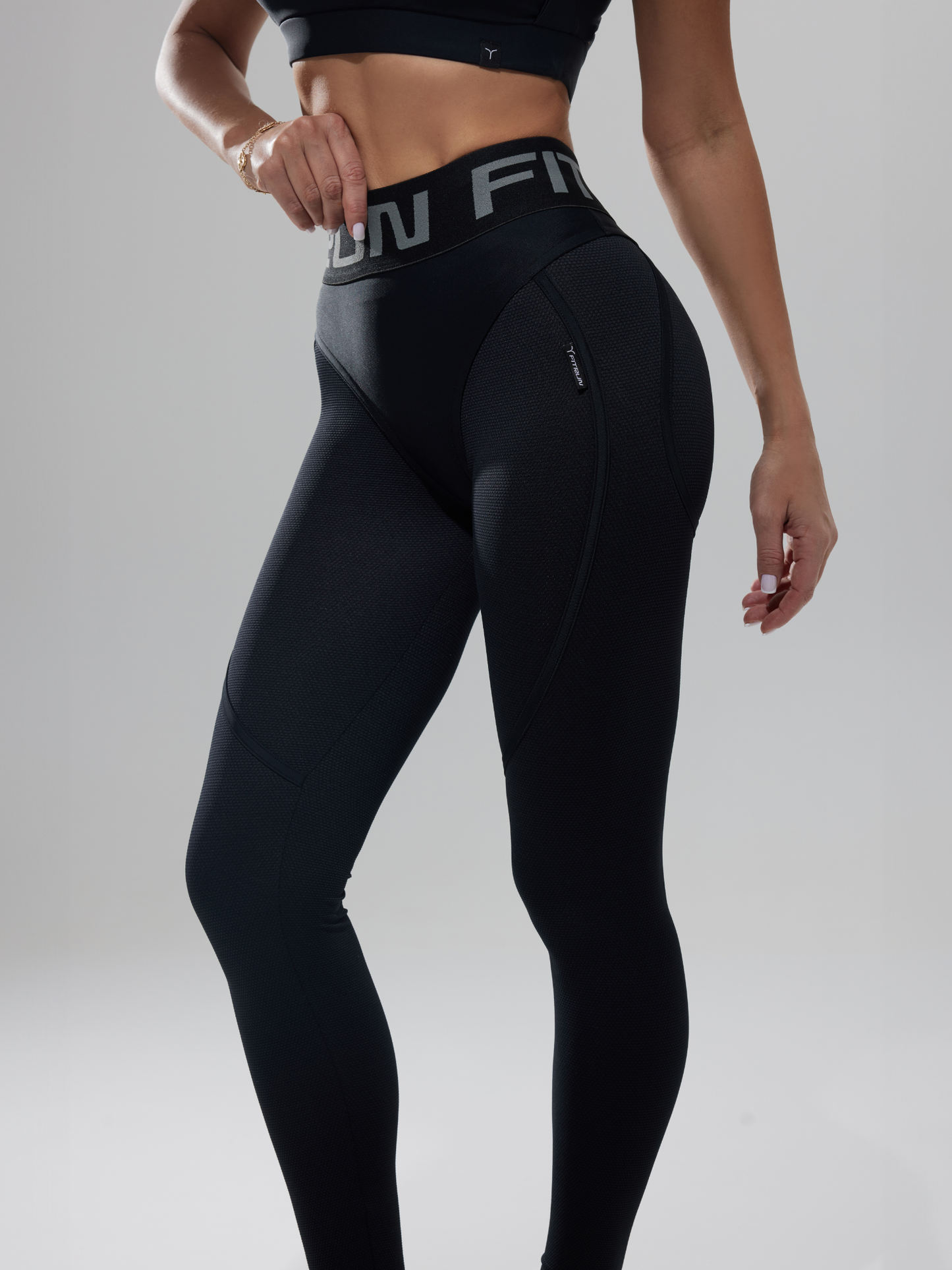 Leggings FITRUN Leggings Super Nuts "Total Black Relief"