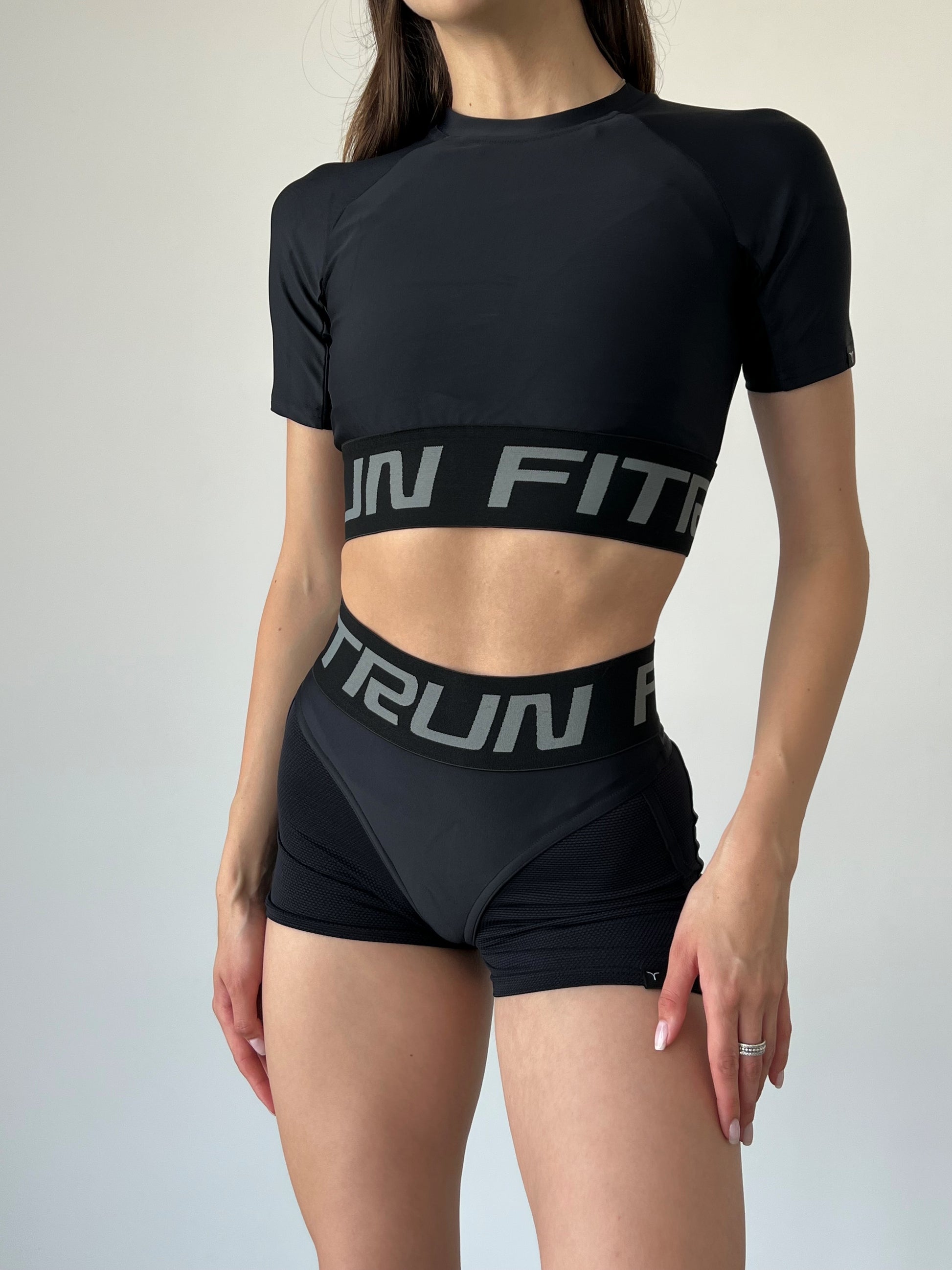 Укорочений рашгард FITRUN Rashguard T-shirt Open Back "Total Black"