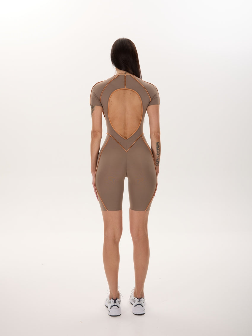 Salopetă FITRUN BodySuit Scurt Versa "Nisip VE Linie Portocalie"