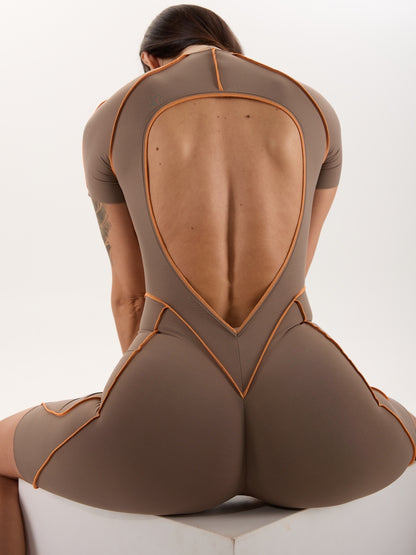 Salopetă FITRUN BodySuit Scurt Versa "Nisip VE Linie Portocalie"